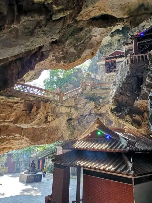 广东省阳春市国家地质公园,崆峒岩风景区.