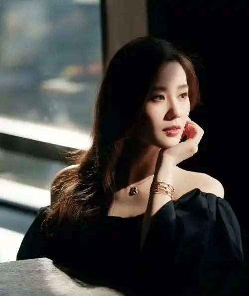 刘诗诗:大方得体,童话般的时尚女神_气质_影响力_发型