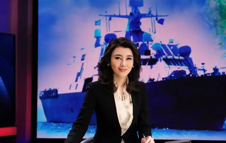 女主播李红:扎根《海峡两岸》19年,为人低调却被造谣嫁入豪门_家庭