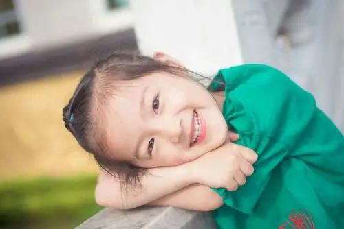 小女孩五岁啦.愿你健康,快乐