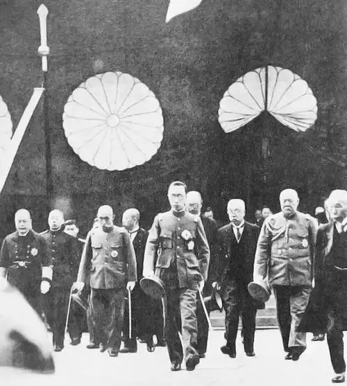 溥仪想销毁的照片,和裕仁天皇同乘马车