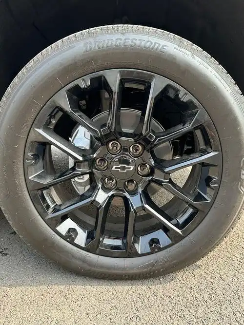 2023款雪佛兰萨博班53汽油加长版现车报价83万优惠可分期