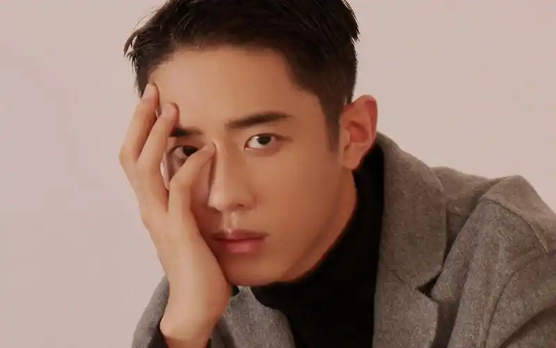 梁靖康冷峻帅气写真图片桌面壁纸.梁靖康清爽帅气,眼神高冷撩人.