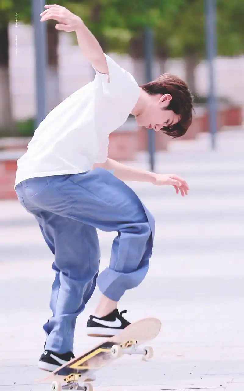 滑板少年王一博79 cr logo - 堆糖,美图壁纸兴趣社区