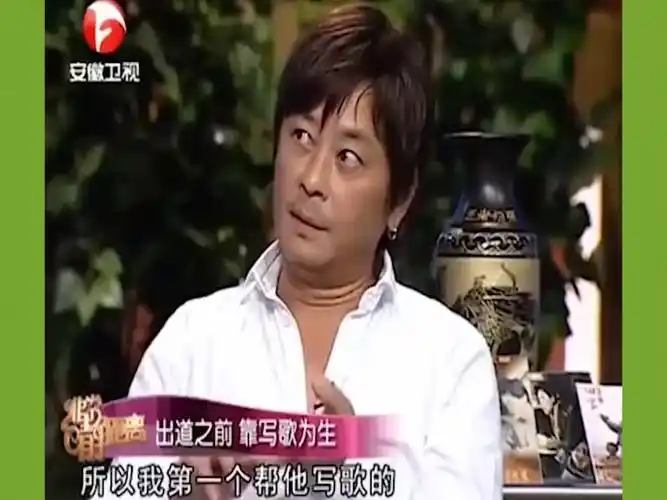 王杰参加访谈,谈当年第一次给别人写歌,那个人竟是如今的天王!