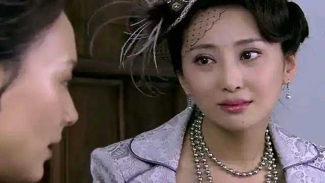 《铁梨花》赵嫣然去看被关的铁梨花,意外知道她的五娘就是铁梨花