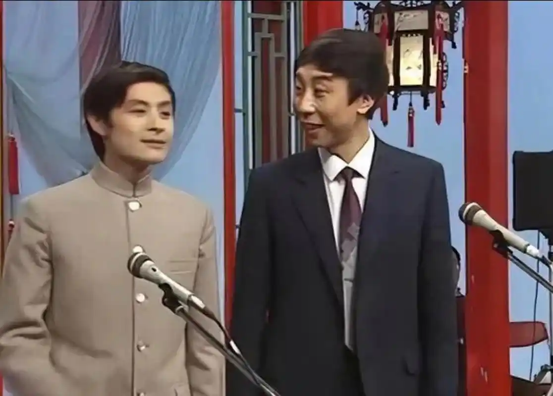 1988年,相声演员刘伟决定出国,尽管他的师父马季坚决反对并警告他"