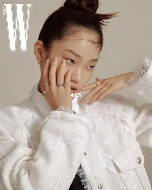 korea:···朴柱炫 & 申贤智 & liakim·《 w 》october woman