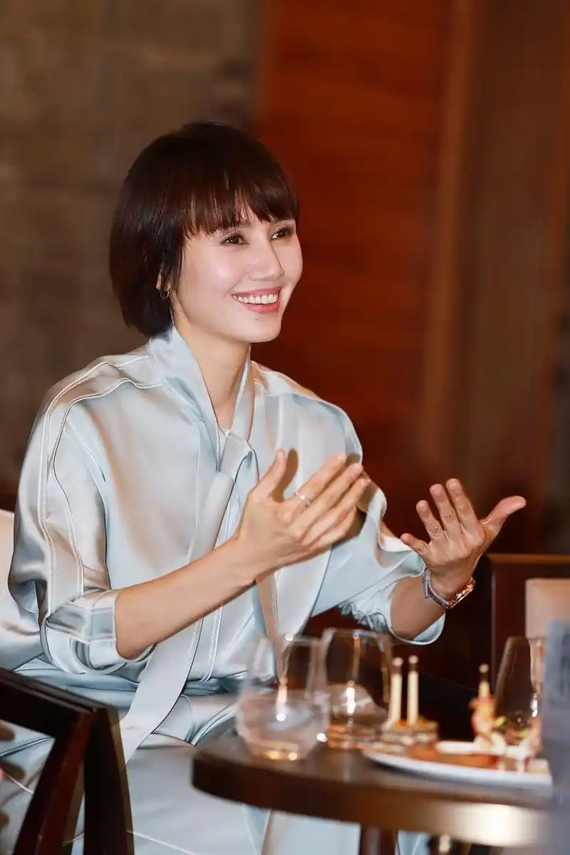 《我的前半生》袁泉,《欢乐颂》刘涛和《翻译官》杨幂,谁的职业装搭配