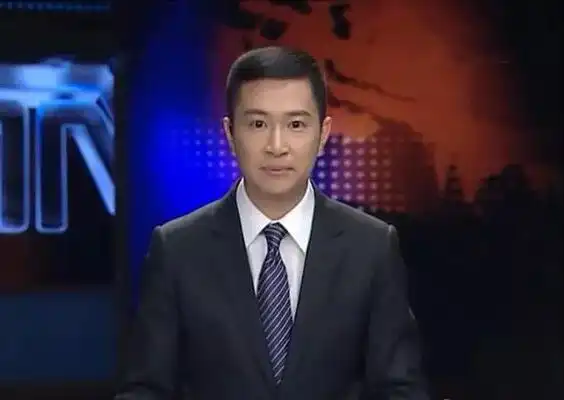 主持人靳强图片 央视主持人靳强图片