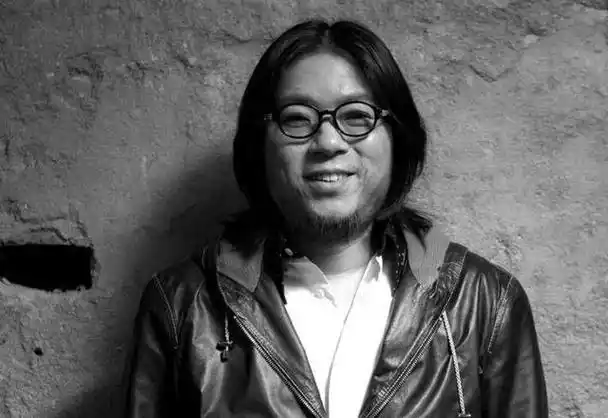 学历高到吓人的明星胡歌都不算什么他曾说硕士在我家是文盲