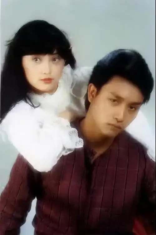 作为张国荣的初恋女友,倪诗蓓的后半生伤痕累累