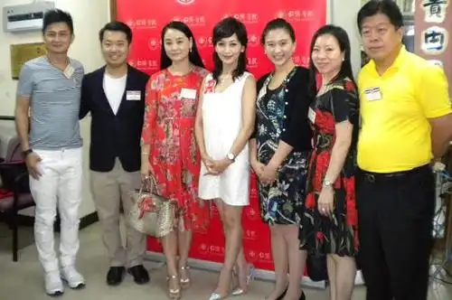 61岁的赵雅芝去养老院慰问"同龄"老人,其结果竟然~~刷爆屏了