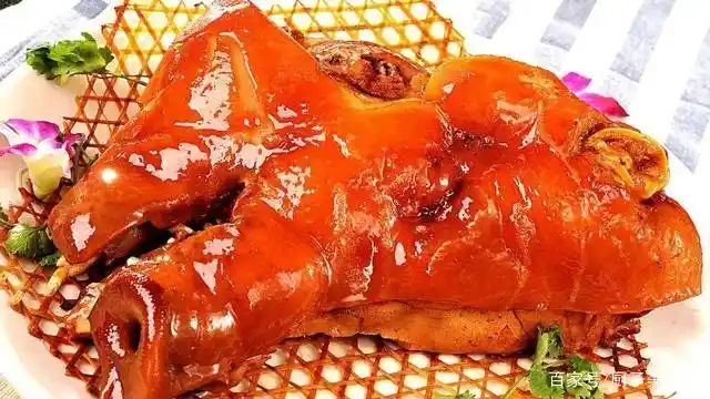 大厨教你卤猪头肉配方,卤汤很关键,学会了在家也能露一手