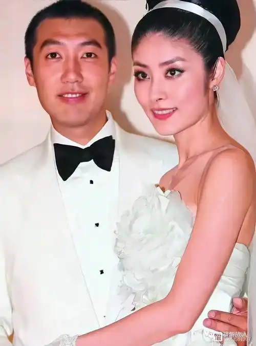 陈慧琳大婚那天,老公将六克拉鸽子蛋及八位数的支票,当作礼金一一献上