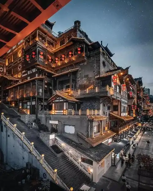 重庆洪崖洞古色古香的吊脚楼