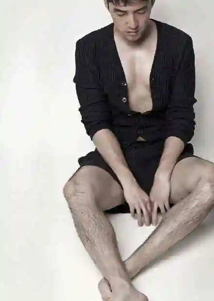 体毛最多的男明星,胡歌的有机腿毛最性感_窦骁_立威廉_肌肉