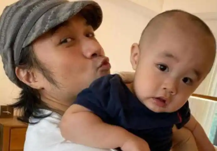 古巨基生日高调晒娃,妻子没有出现很惋惜,两个人已经结婚七年_陈韵晴