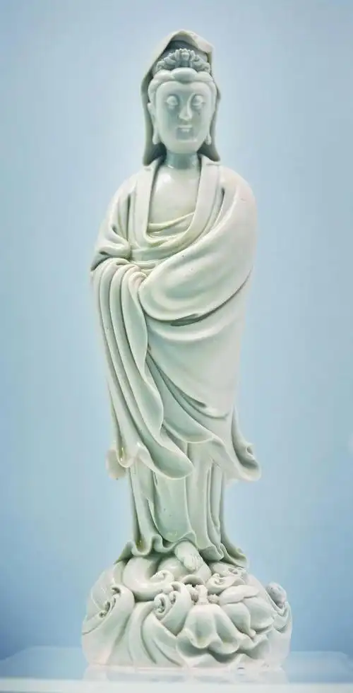 明德化窑白瓷"何朝宗"款观音像