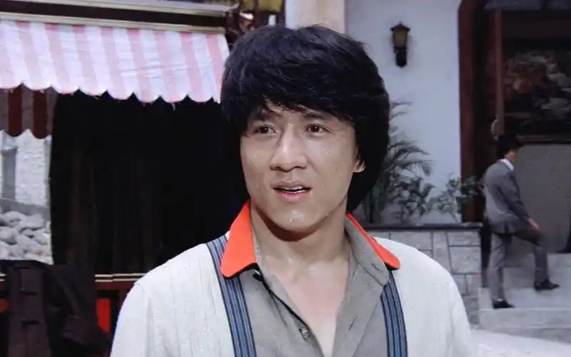 看看成龙17岁到67岁的变化,陪伴着我们的青春成长,回忆满满!