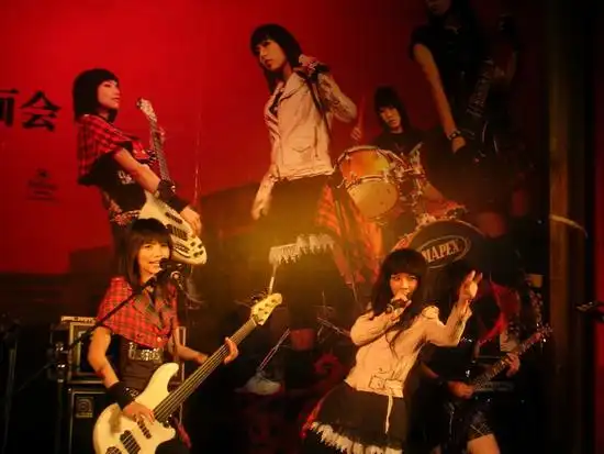 摇滚女子乐团樱桃帮欲做女生版"五月天"(图)