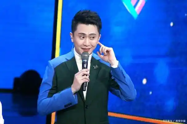 事实证明,41岁"央视名嘴"的杨帆,如今走上了主持人的康庄大道