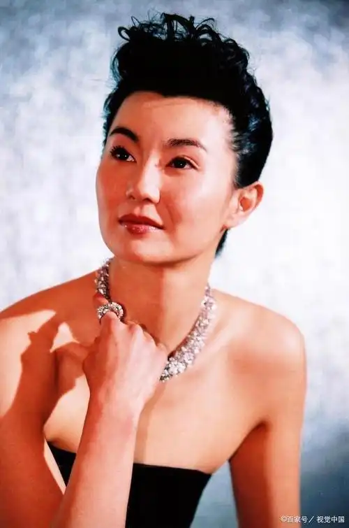 内心强大的张曼玉,无视花瓶标签,活出真性情