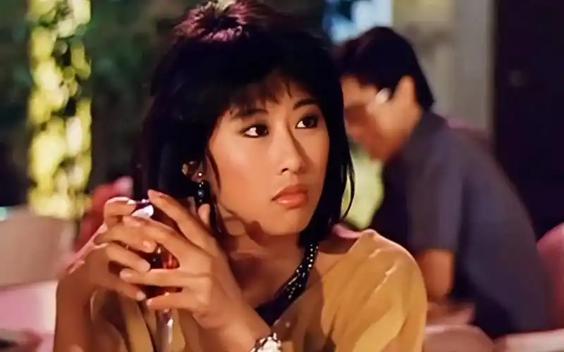 叶倩文真不愧是港风颜值女神兼实力歌手,《潇洒走一回》悦耳动听