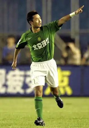 图文:大连实德胜北京现代 高雷雷庆贺入球