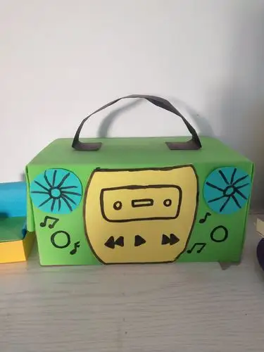 牛奶箱制作的收音机