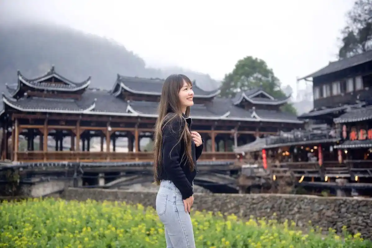 西江千户苗寨便装写真.江西美女#跟拍摄影可约拍 #客片分享 - 抖音