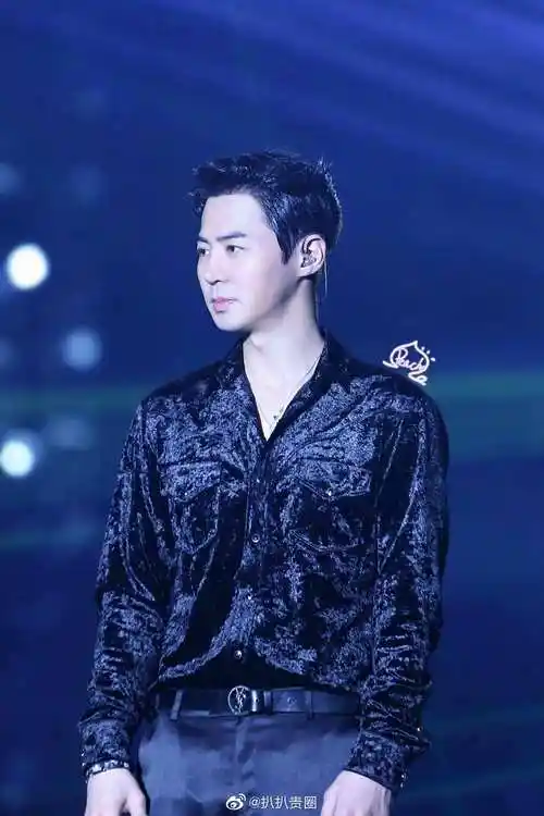 据韩媒,神话组合成员junjin朴忠载将于10月结婚,女友不是圈内人