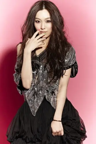 网友daixiaoxia大萌分享范玮琪:露肩的设计很性感 -蘑菇街