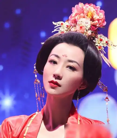 韩雪cos杨玉环,本以为90斤体型撑不起衣服,定妆照出炉我酸了