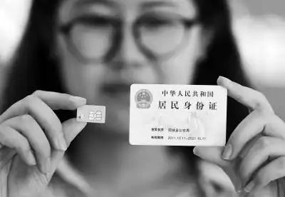 在通过各类实体营销渠道销售手机卡时,将要求用户出示本人身份证件,并