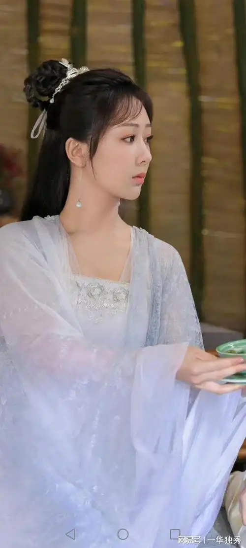 古装剧新花魁杨紫凭两部沉香红透整个暑期