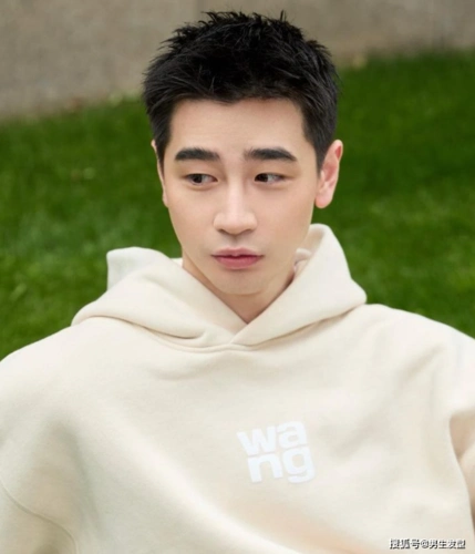 原创男生进理发店不要只会稍微剪短试试这3款发型潮流又帅气