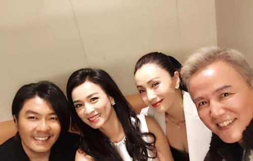 46岁歌手阿杜全家近照:歌手转型当老板,老来得子被赞可爱