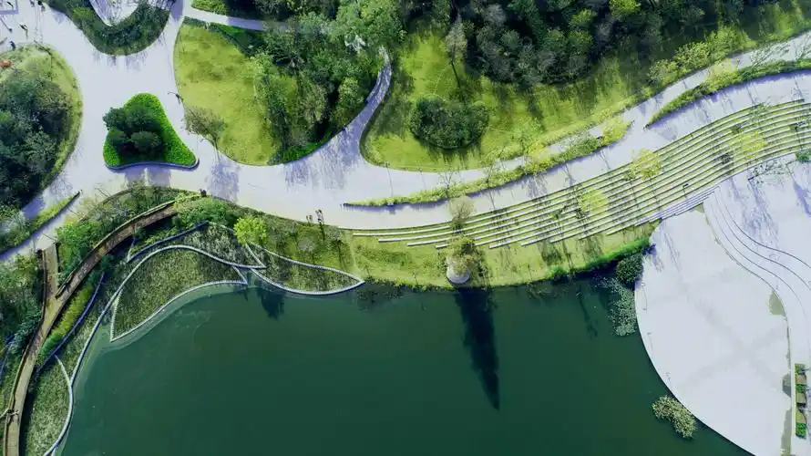 折线公园,自然形态与多维景观:成都麓湖生态城/gvl怡境国际