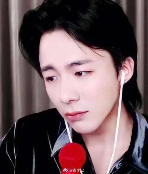 狗仔阳阳公布出一则猛料,他表示艺人刘宇宁有过婚史,他与一位年长的