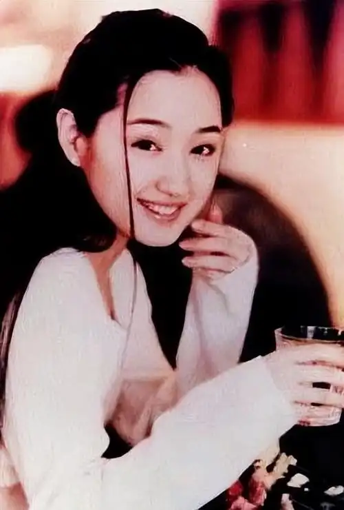 赖文峰个人资料和现状(赖文峰出狱后娶妻生子,杨钰莹却至今未婚)