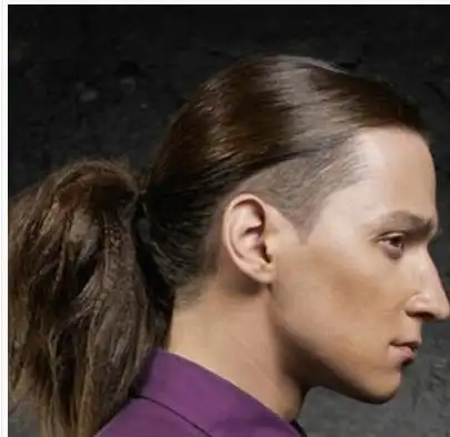 帅气男生长发凸显男性的不羁与率性自然