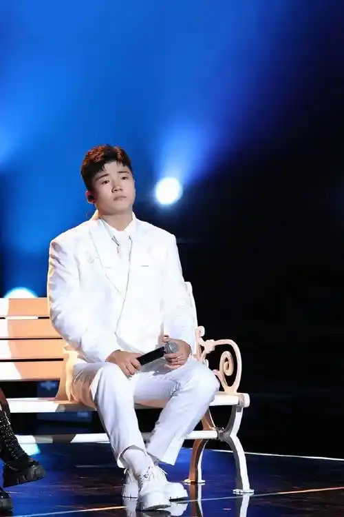 浙江卫视818汽车之夜,白小白唱演《欠你的婚礼》频登热搜