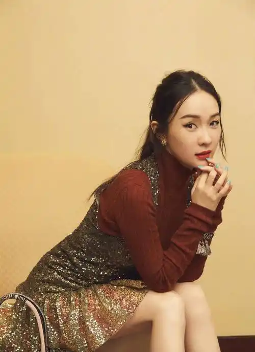 霍思燕被宠成小姑娘了,穿粉色是礼服娇俏甜美,少女感爆棚_元素_进行