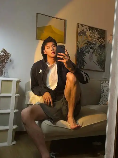 身材匀称的男生,穿衣服简直百搭,可盐可甜帅气逼人