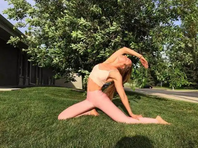 49岁莫文蔚的身材超赞,不愧是冻龄女神,经常健身的人怎样就是美