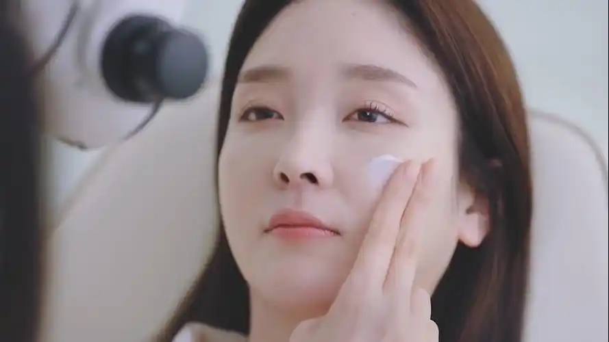 兰芝金裕贞竟然有人住在了你的脸上