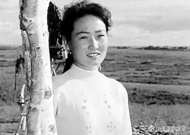 哈斯高娃因腾格尔8年没拍戏离婚28年后凭情满九道湾走红