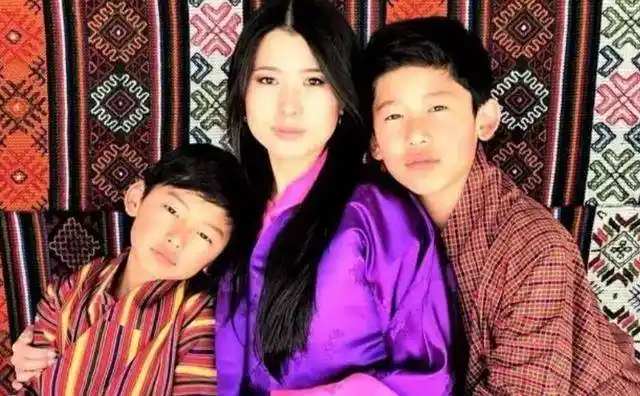 因为当时不丹的政局混乱,许多朝中贵族也希望同活佛家联姻,如果其他的