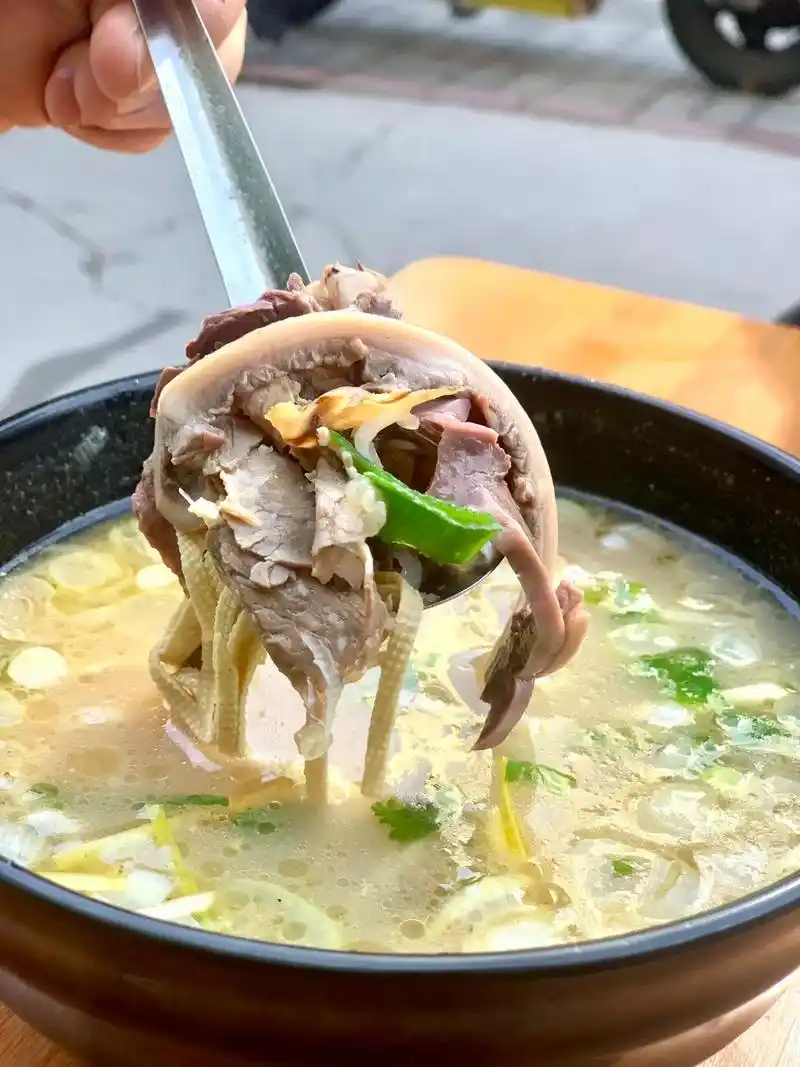 1.华山路小碗驴肉汤(两顿早饭 - 抖音